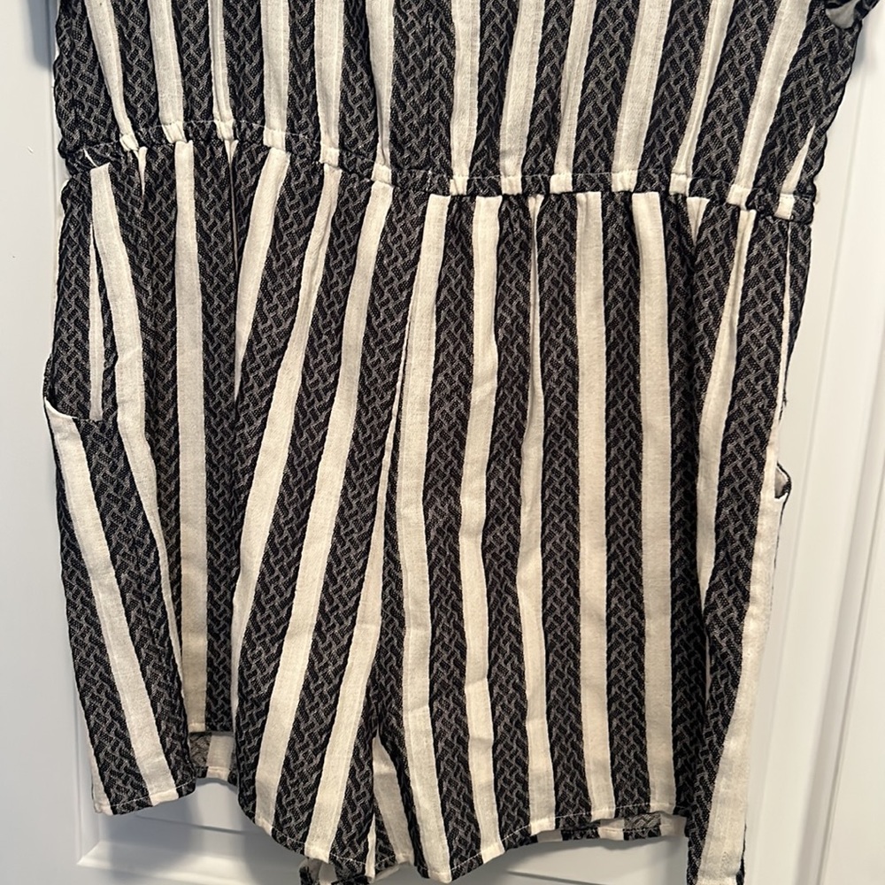 Universal Thread Romper - Picture 10 of 10